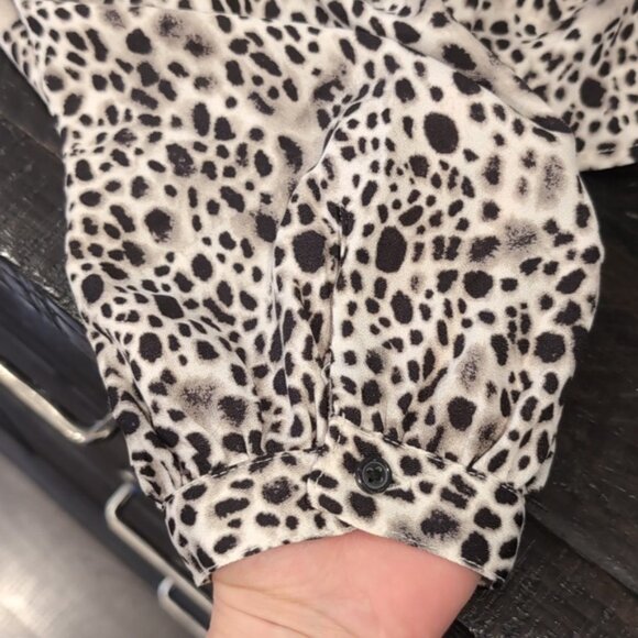 3/$20 A New Day Flowy Cheetah Print Blouse Smocked Keyhole Long Balloon Sleeve - Picture 11 of 14